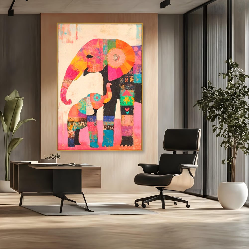 Tablou canvas cu tablou pictura cu elefanti colorati, in rama de aluminiu auriu, pe perete intr-un birou